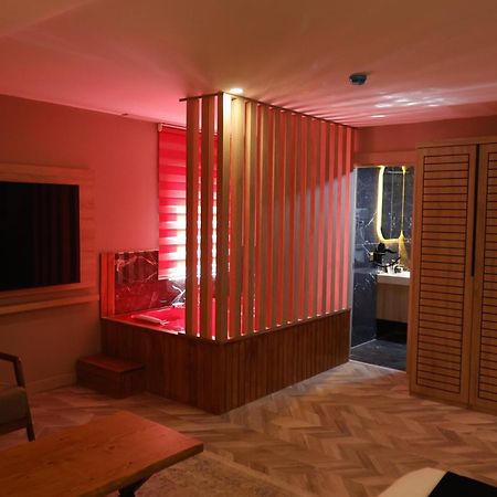 איספרטה Iron Loft Hotel מראה חיצוני תמונה