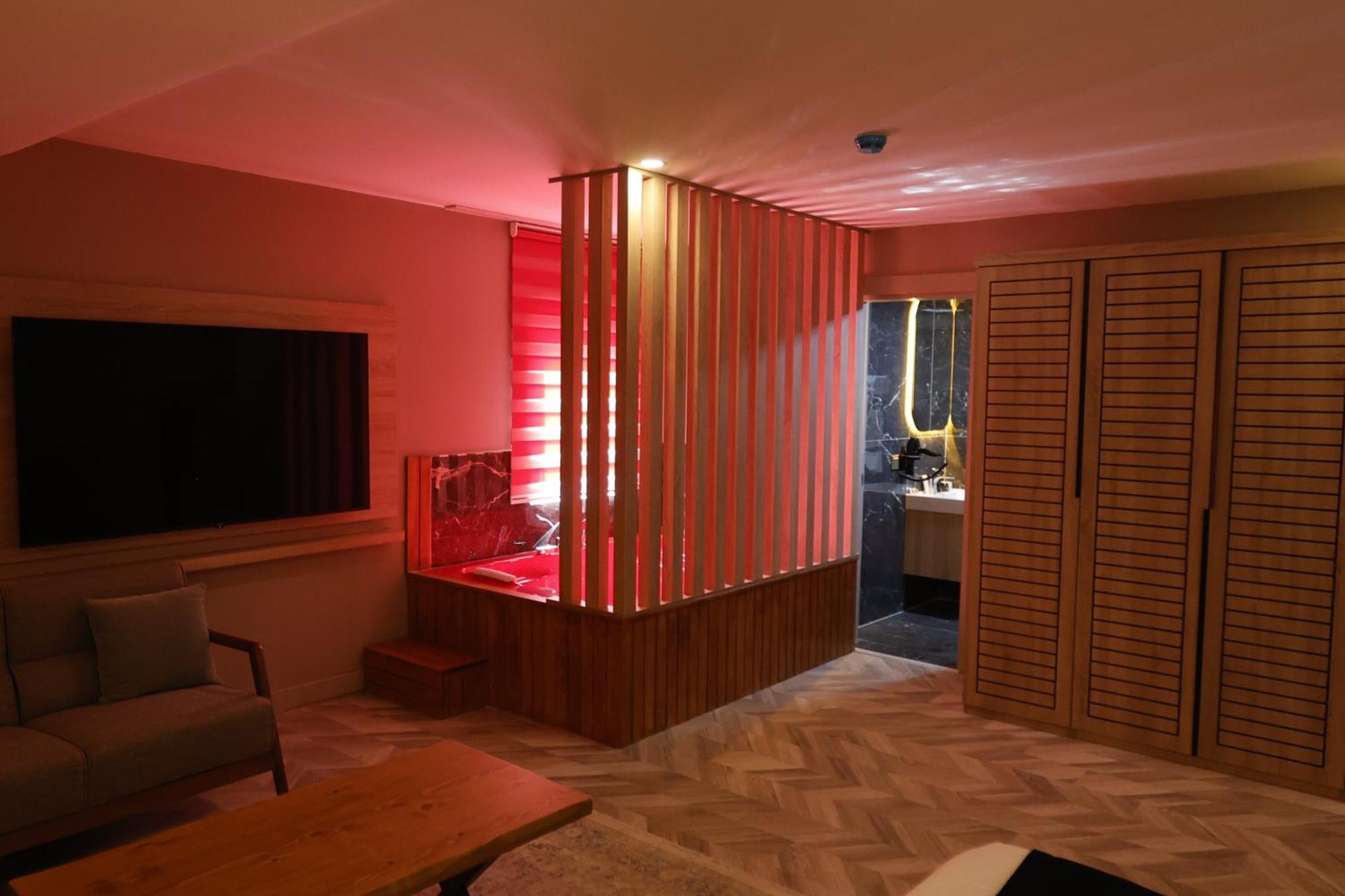 איספרטה Iron Loft Hotel מראה חיצוני תמונה