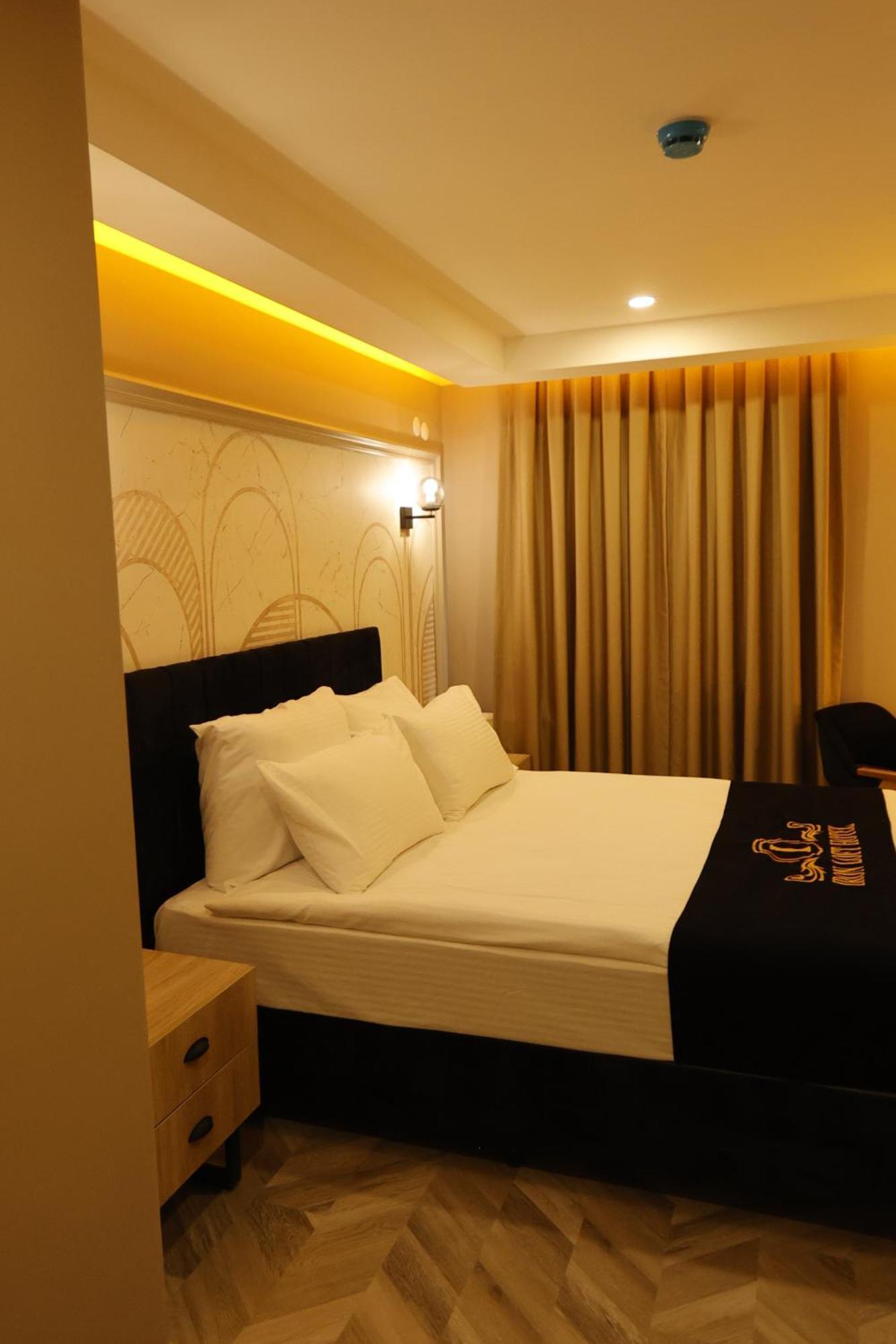 איספרטה Iron Loft Hotel מראה חיצוני תמונה