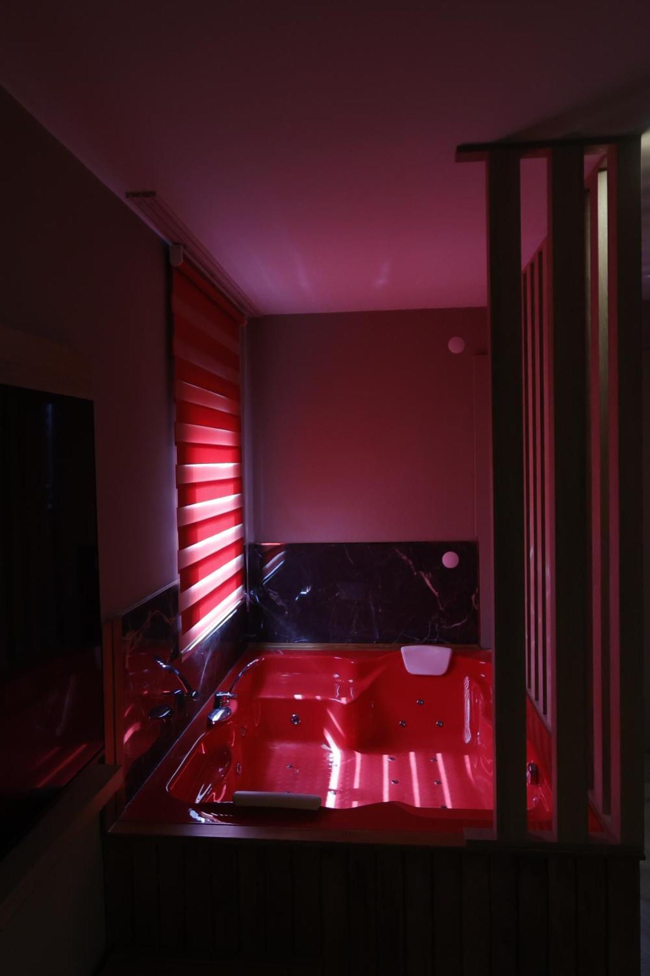 איספרטה Iron Loft Hotel מראה חיצוני תמונה