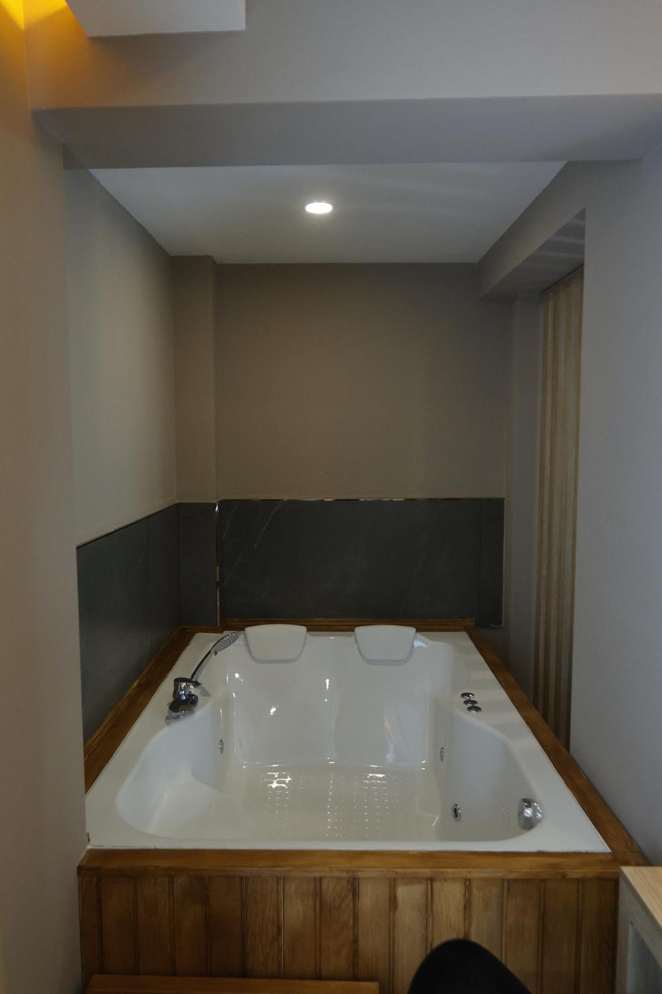 איספרטה Iron Loft Hotel מראה חיצוני תמונה