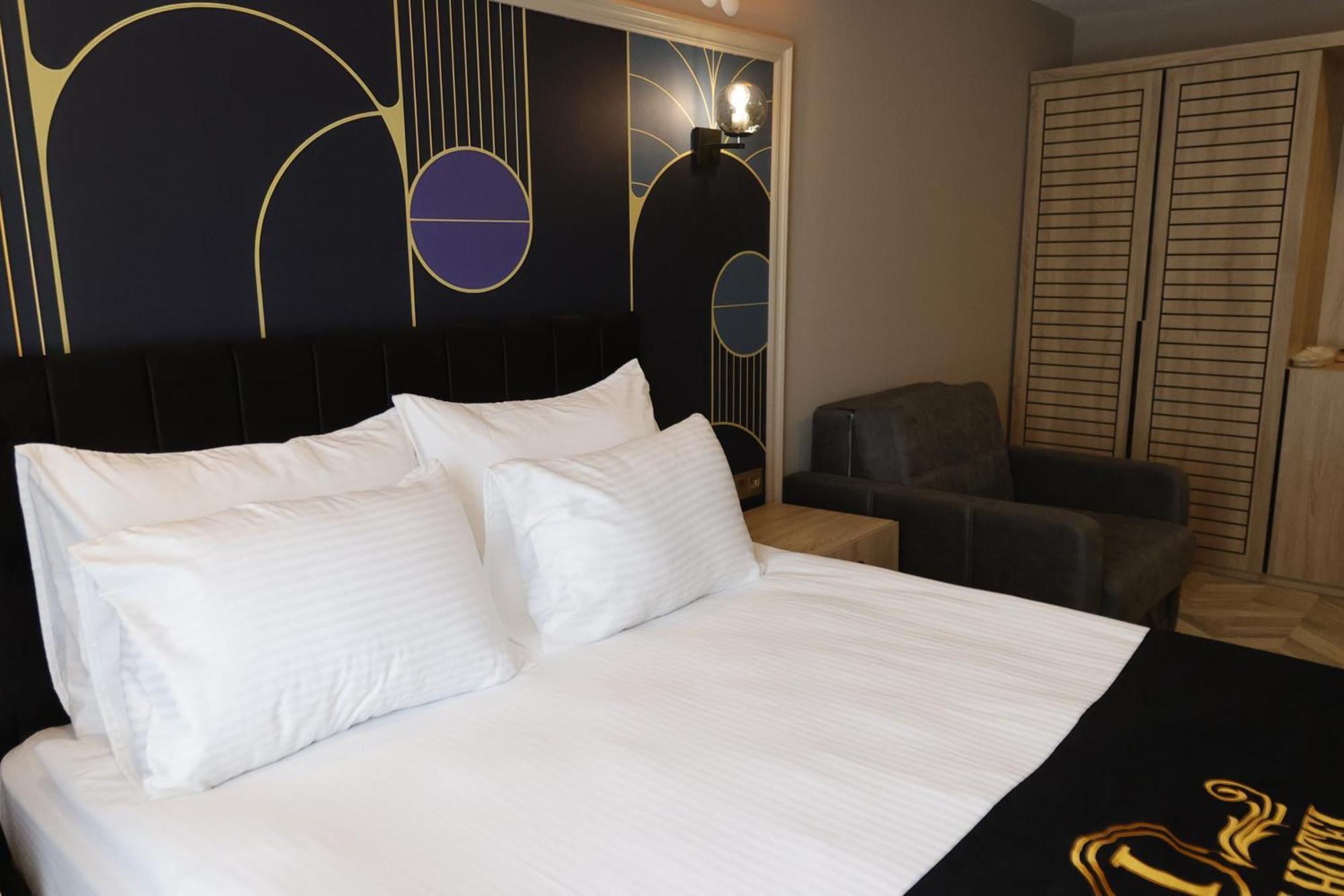 איספרטה Iron Loft Hotel מראה חיצוני תמונה